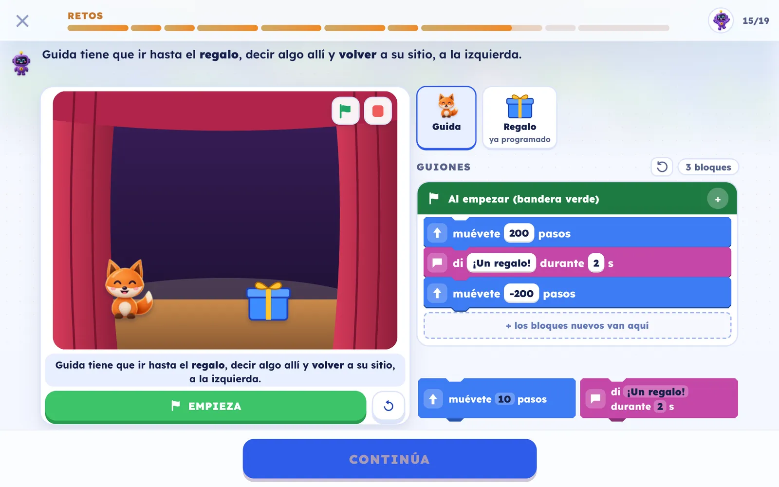 El escenario de Tech Creadores, con los personajes y los guiones de bloques